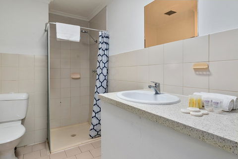 Cosmo On Bank - Accommodation Resorts 12
