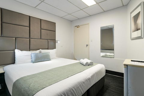 Cosmo On Bank - Accommodation Resorts 11