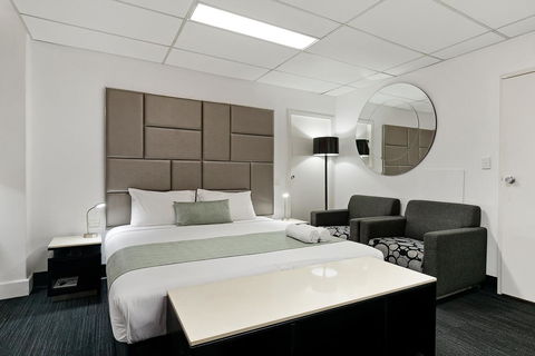 Cosmo On Bank - Accommodation Resorts 3