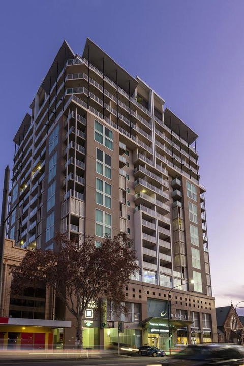 Oaks Adelaide Embassy Suites - Accommodation Resorts 9