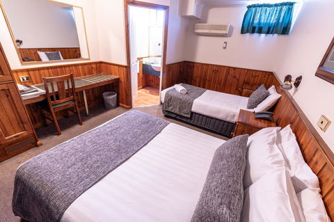 Astor Inn - Accommodation Resorts 10