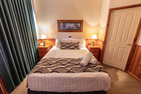 Astor Inn - Accommodation Resorts 7