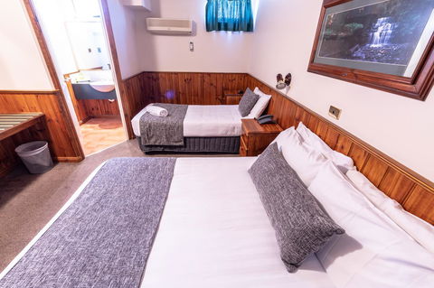 Astor Inn - Accommodation Resorts 9