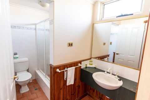 Astor Inn - Accommodation Resorts 14