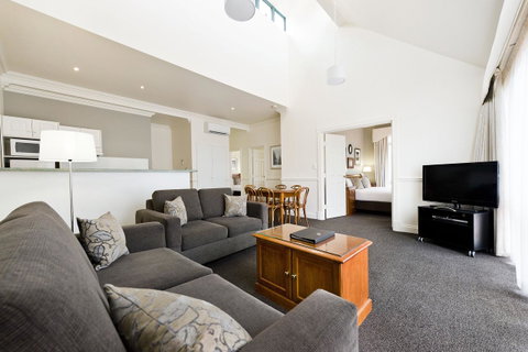 Majestic Old Lion Apartments - Accommodation Resorts 6
