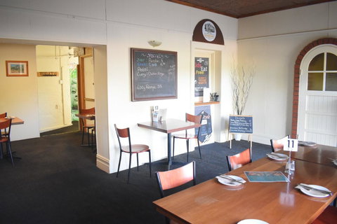 Commercial Hotel Morgan - Accommodation Resorts 5