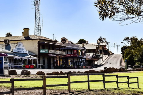 Commercial Hotel Morgan - Accommodation Resorts 1