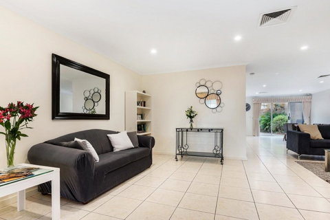 Adelaide Style Accommodation-Close To City-North Adelaide-3 Bdrm- FREE Parking - Accommodation Resorts 5