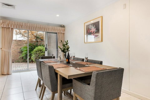 Adelaide Style Accommodation-Close To City-North Adelaide-3 Bdrm- FREE Parking - Accommodation Resorts 4