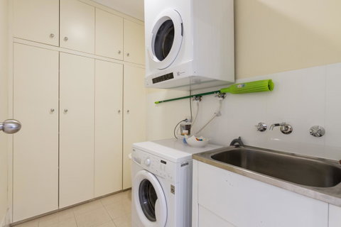 Adelaide Style Accommodation-Close To City-North Adelaide-3 Bdrm- FREE Parking - Accommodation Resorts 32
