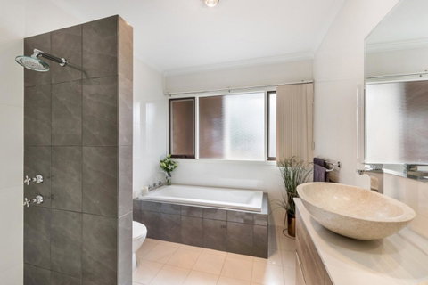 Adelaide Style Accommodation-Close To City-North Adelaide-3 Bdrm- FREE Parking - Accommodation Resorts 10