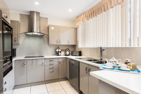 Adelaide Style Accommodation-Close To City-North Adelaide-3 Bdrm- FREE Parking - Accommodation Resorts 6