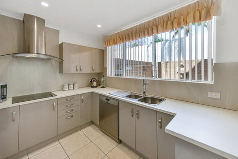 Adelaide Style Accommodation-Close To City-North Adelaide-3 Bdrm- FREE Parking - Accommodation Resorts 9