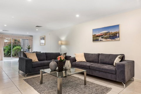 Adelaide Style Accommodation-Close To City-North Adelaide-3 Bdrm- FREE Parking - Accommodation Resorts 0