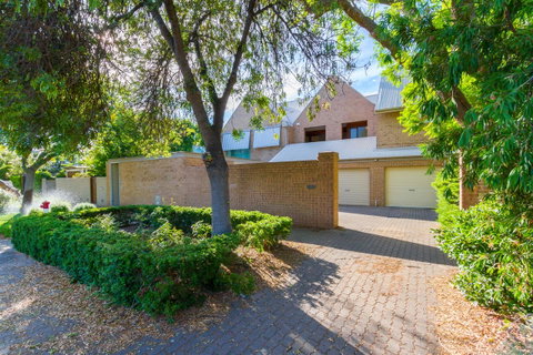 Adelaide Style Accommodation-Close To City-North Adelaide-3 Bdrm- FREE Parking - Accommodation Resorts 22