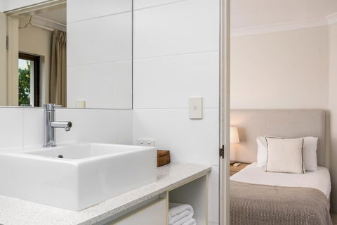 Bayview Beachfront Apartments, In Town Right On The Beach - Accommodation Resorts 31
