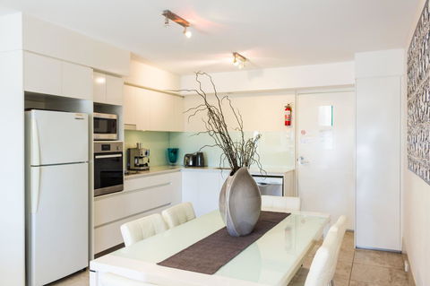 Bayview Beachfront Apartments, In Town Right On The Beach - Accommodation Resorts 42