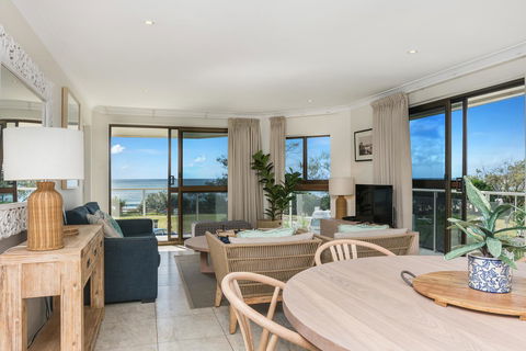 Bayview Beachfront Apartments, In Town Right On The Beach - Accommodation Resorts 30