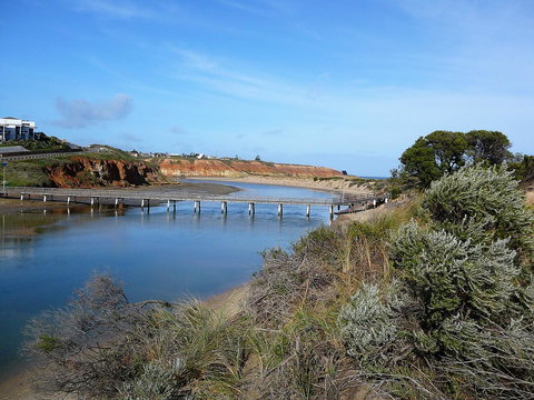 McCloud House - Accommodation Resorts 5