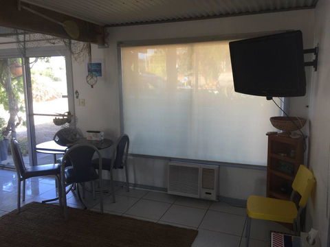 SHAKIN' SHACK - Accommodation Resorts 12