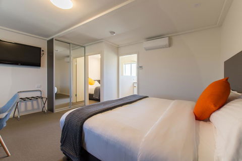 Mick O\'Sheas - Accommodation Resorts 14