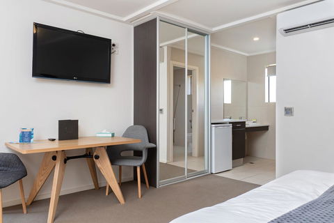Mick O\'Sheas - Accommodation Resorts 1