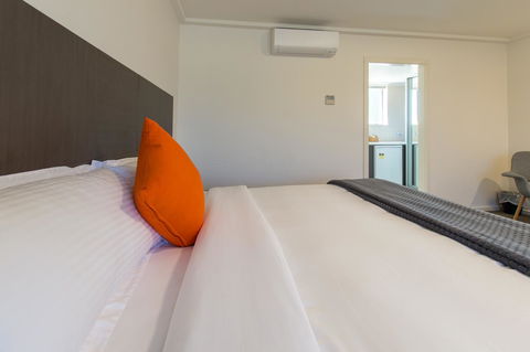Mick O\'Sheas - Accommodation Resorts 15