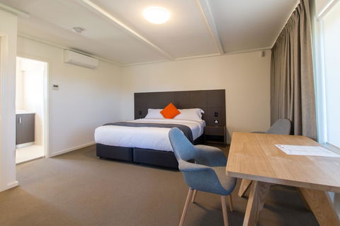 Mick O\'Sheas - Accommodation Resorts 29