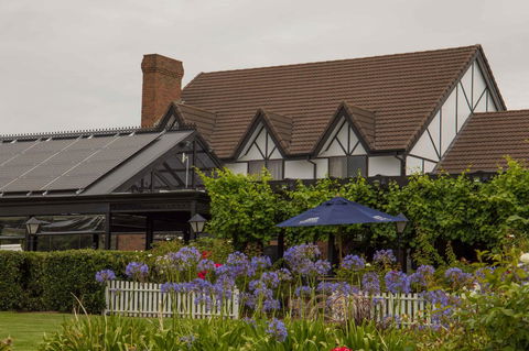Mick O\'Sheas - Accommodation Resorts 37