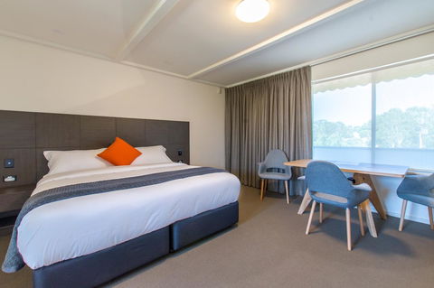 Mick O\'Sheas - Accommodation Resorts 16