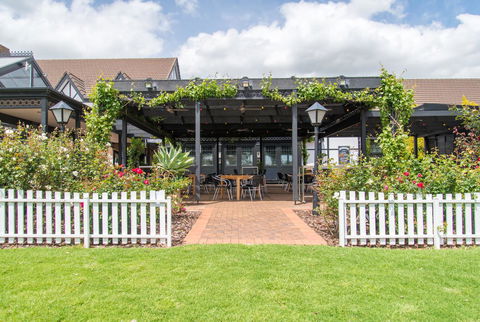 Mick O\'Sheas - Accommodation Resorts 39