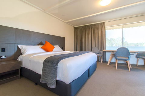 Mick O\'Sheas - Accommodation Resorts 0