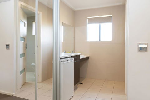 Mick O\'Sheas - Accommodation Resorts 3