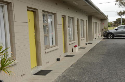 105 On The Park - Accommodation Resorts 5