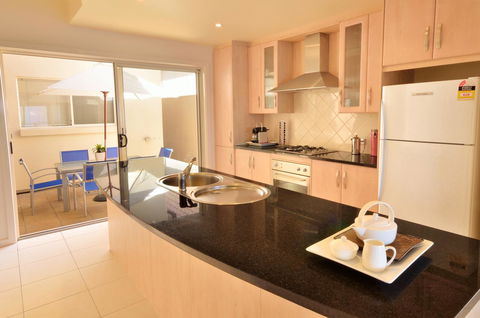 Adelaide Luxury Beach House - Accommodation Resorts 26