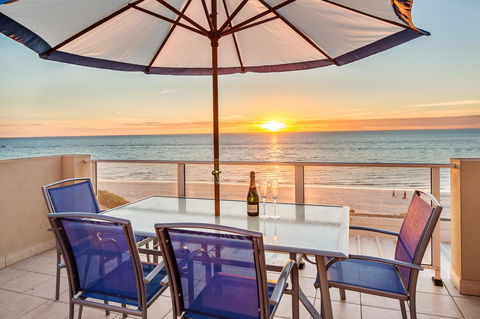 Adelaide Luxury Beach House - Accommodation Resorts 9