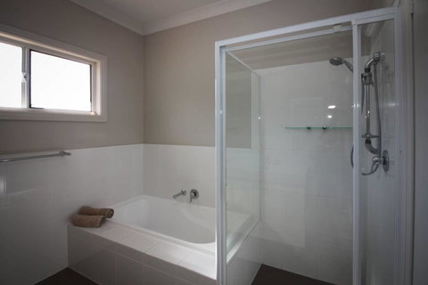 Waterfront On Osprey - Accommodation Resorts 21