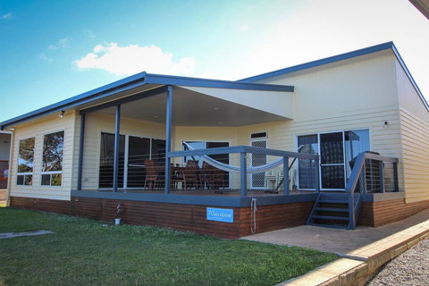 Waterfront On Osprey - Accommodation Resorts 18