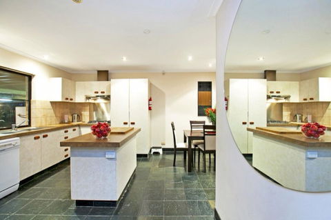 The Palms - Accommodation Resorts 14