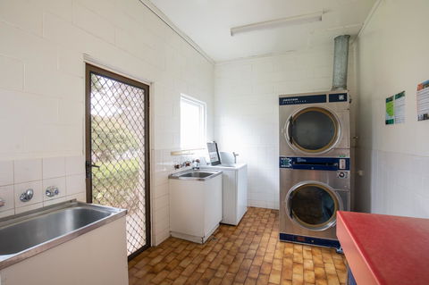 Blue Lake Holiday Park - Accommodation Resorts 11