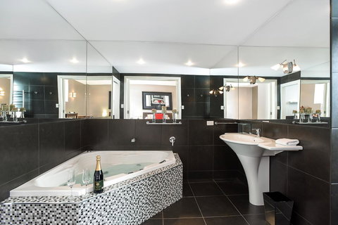 Esplanade Escape - Accommodation Resorts 34