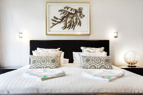 Esplanade Escape - Accommodation Resorts 2