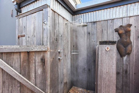 Esplanade Escape - Accommodation Resorts 8