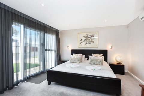 Esplanade Escape - Accommodation Resorts 25