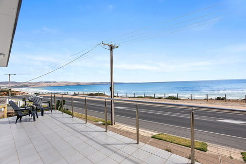 Esplanade Escape - Accommodation Resorts 16