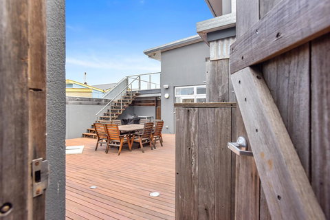 Esplanade Escape - Accommodation Resorts 9