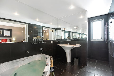 Esplanade Escape - Accommodation Resorts 7