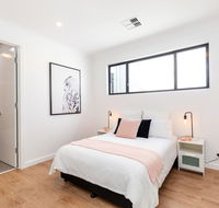 Brand new affordable luxury 3 bedroom 3 bathrooms house close to Adelaide city Chinatown beach Adelaide Airport - Accommodation Resorts