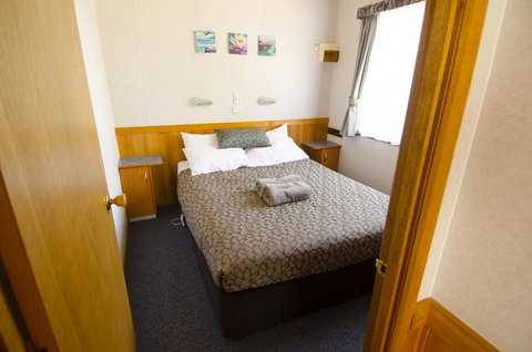 Lakeside Tourist Park - Accommodation Resorts 14