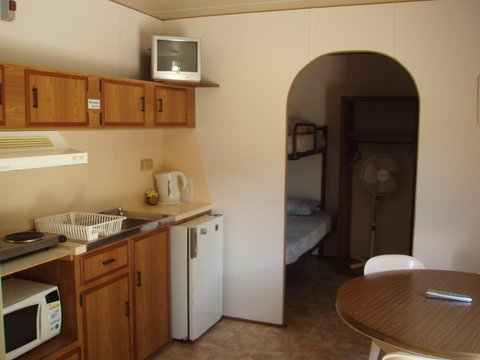 Lakeside Tourist Park - Accommodation Resorts 16